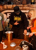 А ты сколько принесла?